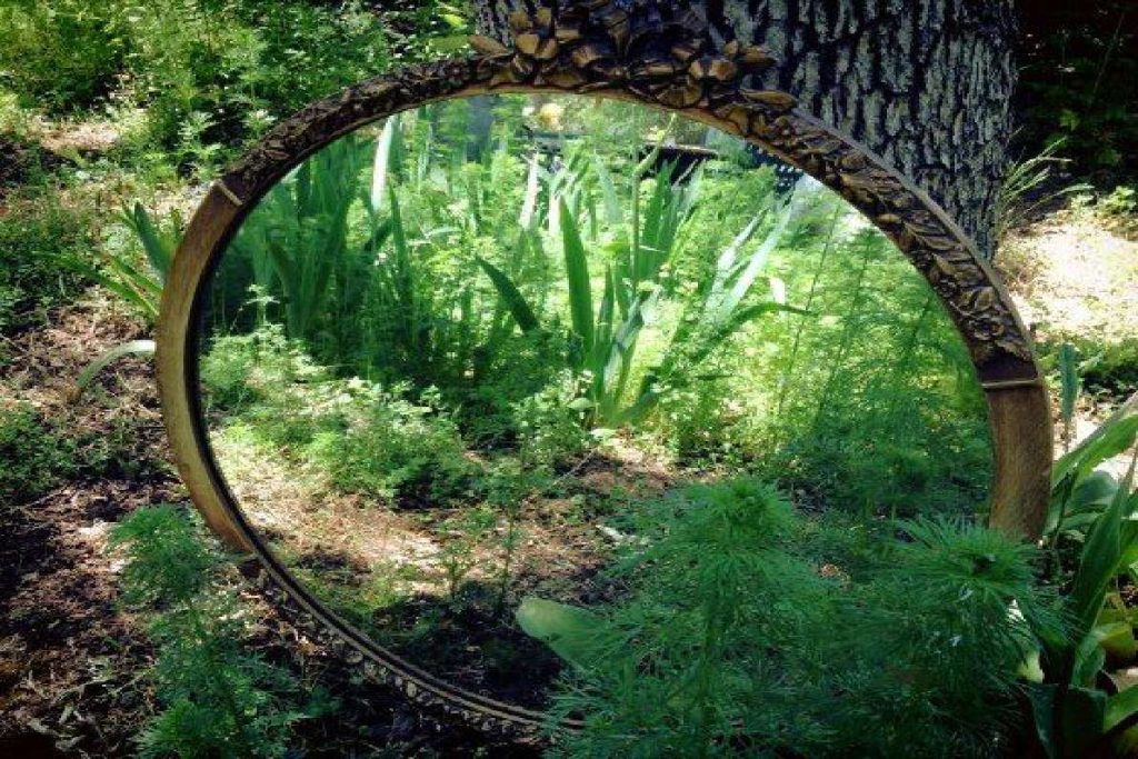 آینه گرد در طراحی باغچه و فضای باز